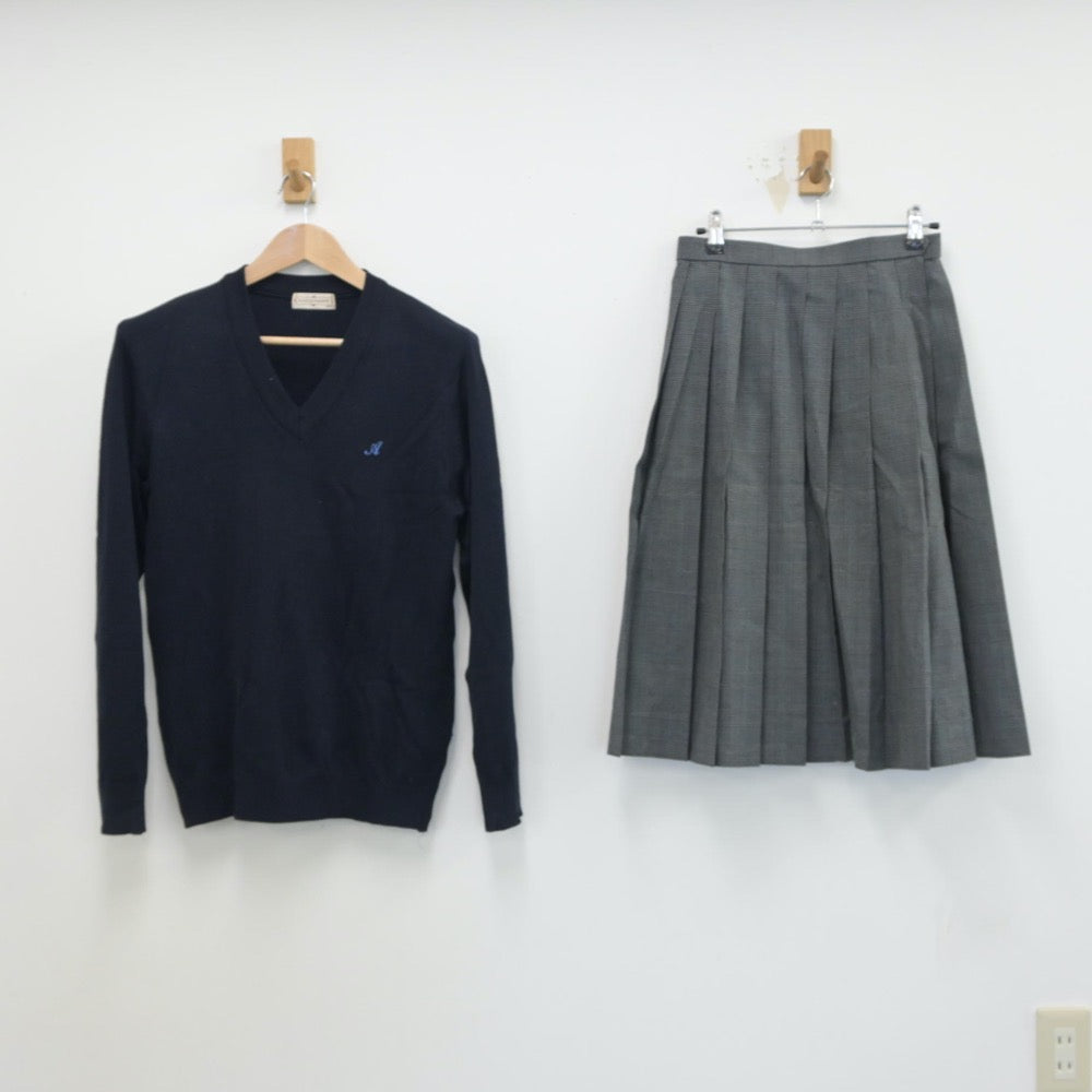 【中古】東京都 北区立飛鳥中学校 女子制服 2点（ニット・スカート）sf015786