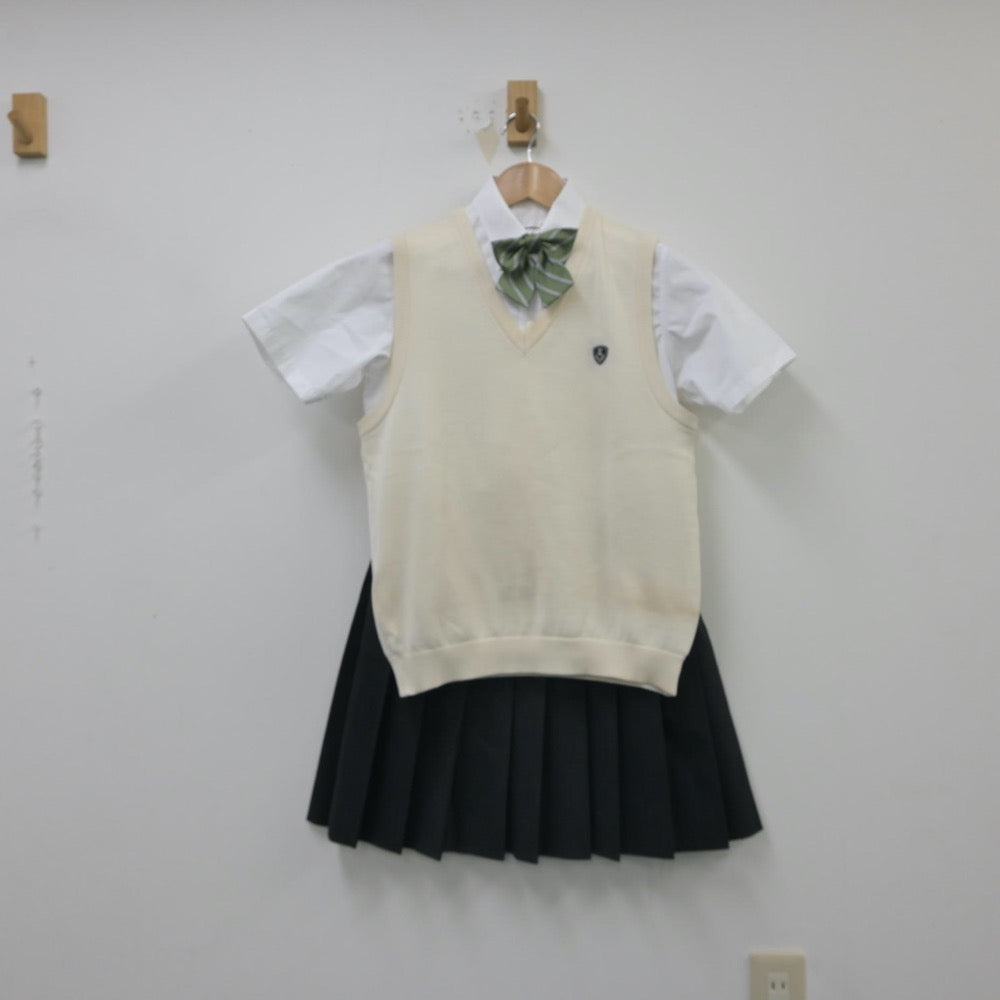 【中古】栃木県 宇都宮東高等学校・附属中学校 女子制服 4点（シャツ・ニットベスト・スカート）sf016097