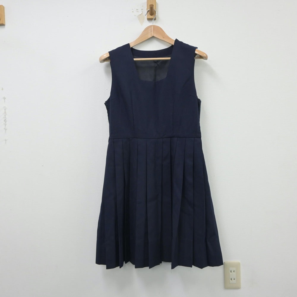 【中古】東京都 糀谷中学校 女子制服 2点（セーラー服・ジャンパースカート）sf016316