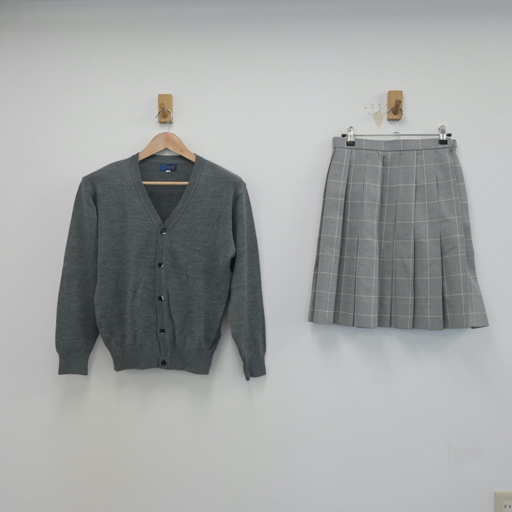 【中古】東京都 中央大学附属中学校 女子制服 2点（ニット・スカート）sf016395