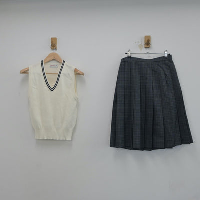 【中古】京都府 亀岡市立亀岡中学校 女子制服 2点（ニットベスト・スカート）sf017923