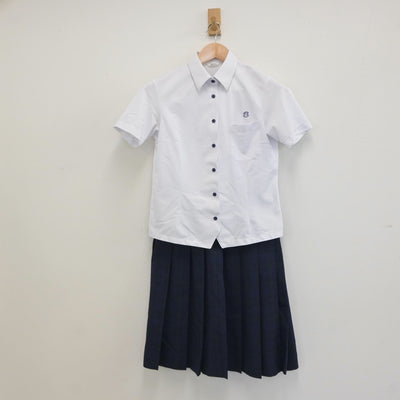 【中古】福岡県 福岡県立春日高等学校 女子制服 2点（シャツ・スカート）sf017933