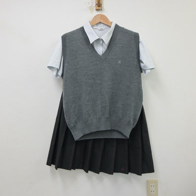 【中古】栃木県 小山北桜高等学校 女子制服 4点（シャツ・ニットベスト・スカート）sf018115