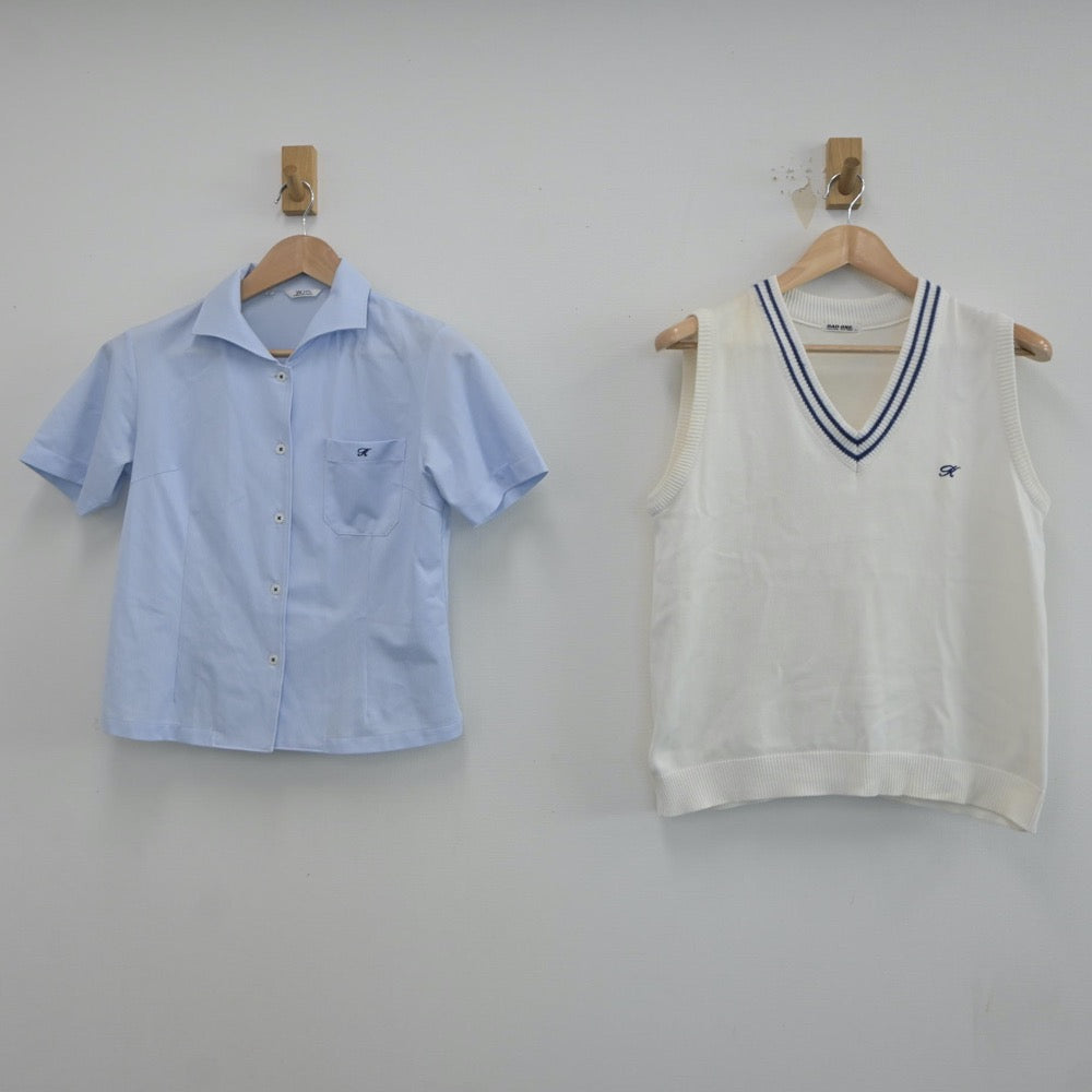 【中古】福岡県 古賀竟成館高等学校 女子制服 2点（シャツ・ニットベスト）sf018849