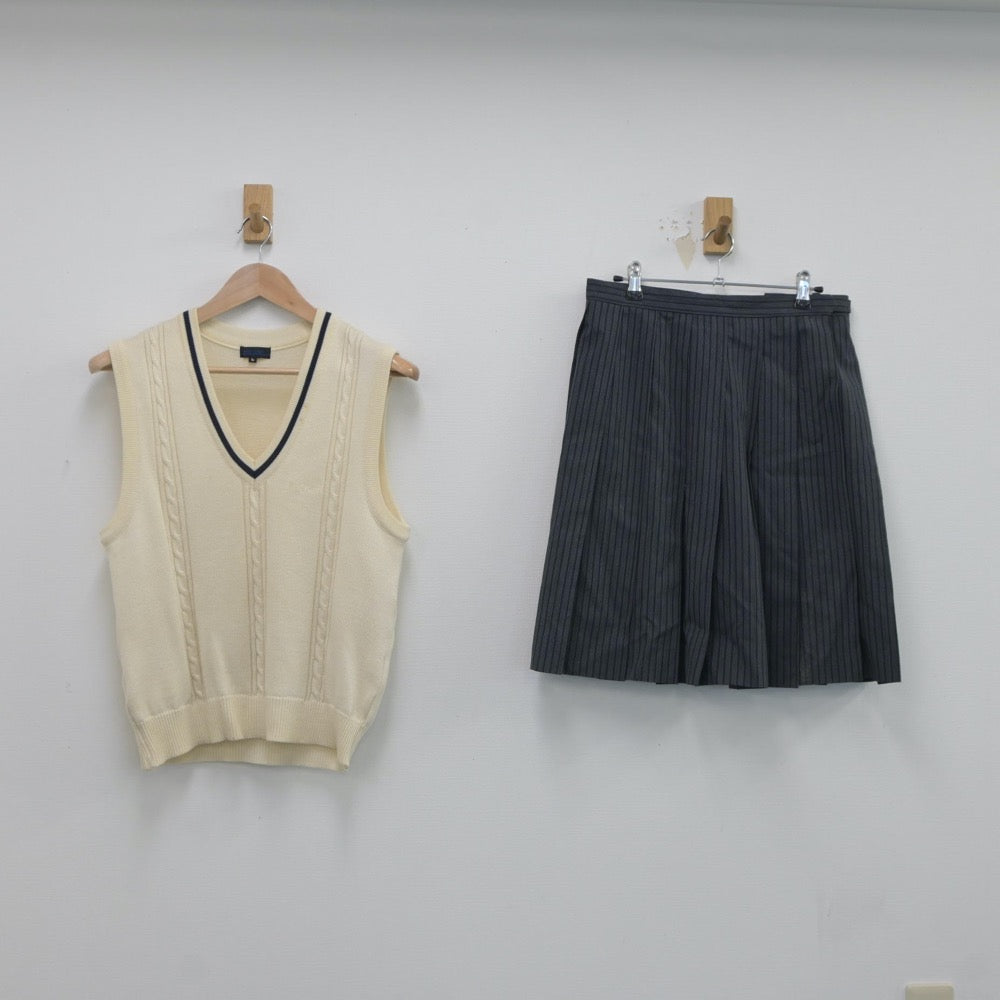 【中古】岡山県 倉敷中央高等学校 女子制服 2点（ニットベスト・スカート）sf019450