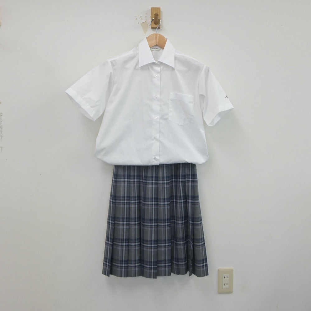 【中古】東京都 新渡戸文化中学校 女子制服 2点（シャツ・スカート）sf022061