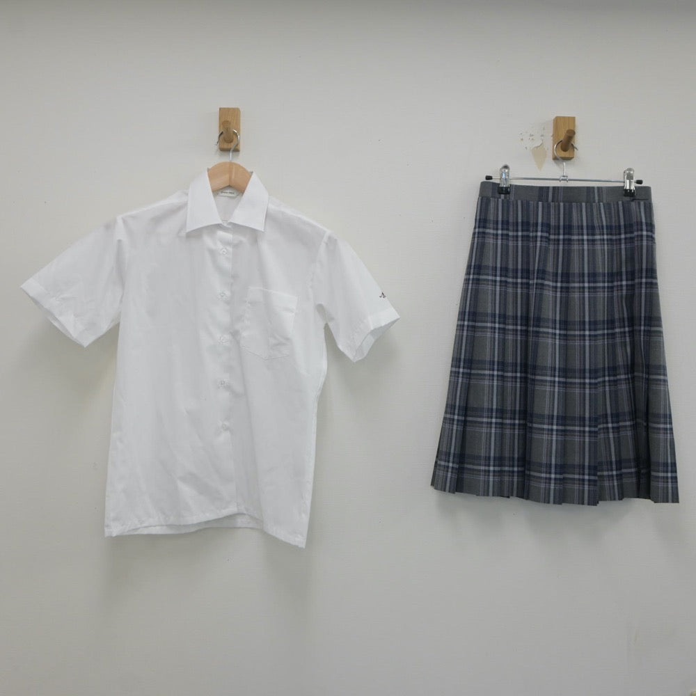 【中古】東京都 新渡戸文化中学校 女子制服 2点（シャツ・スカート）sf022061