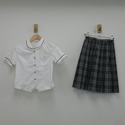 【中古】秋田県 明桜高等学校 女子制服 2点（シャツ・スカート）sf022724