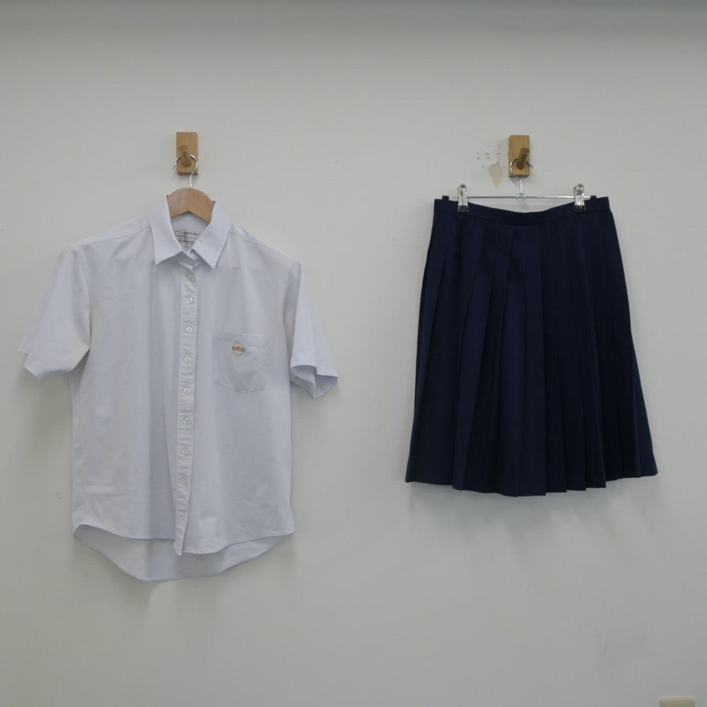 【中古】沖縄県 北谷高等学校 女子制服 2点（シャツ・スカート）sf022751