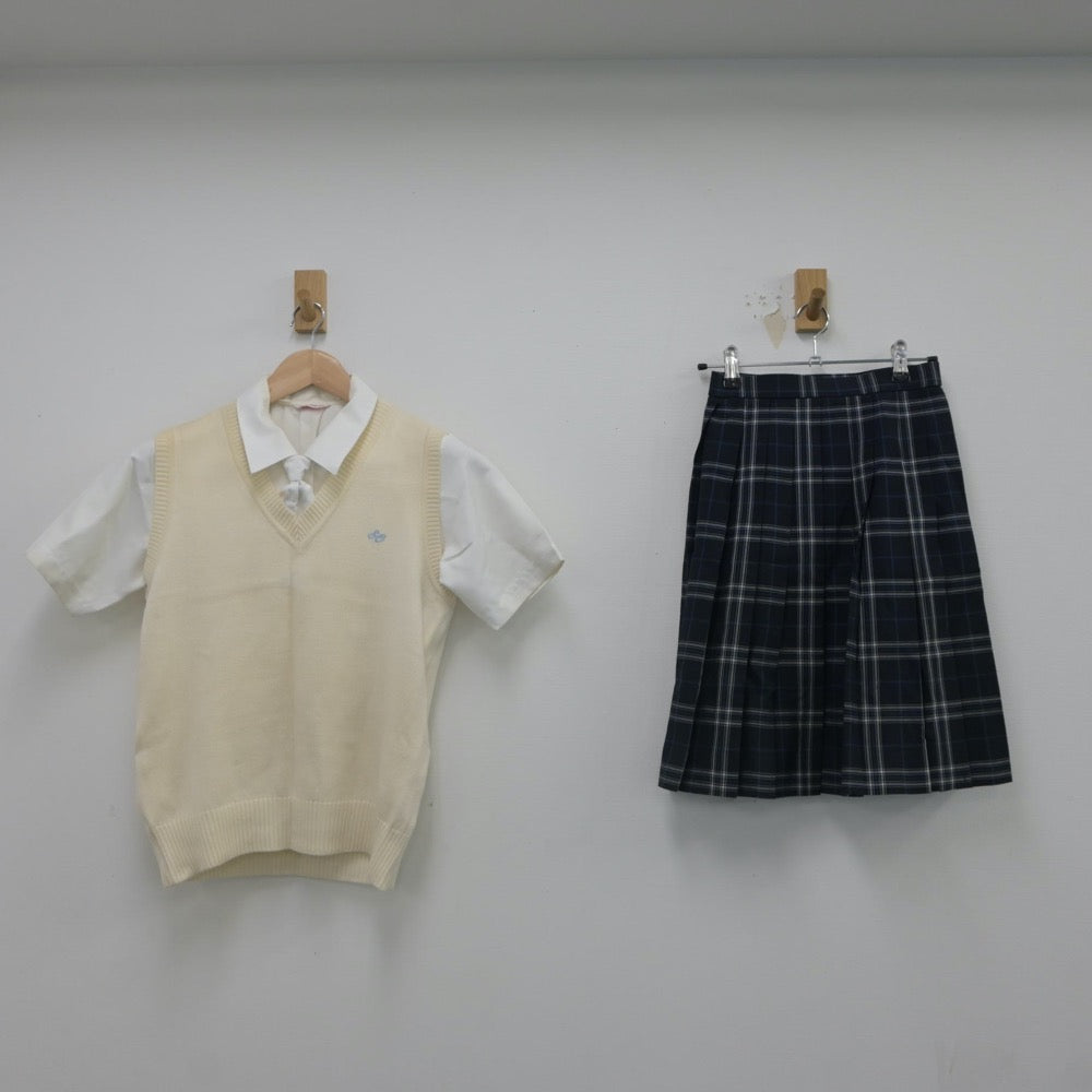 【中古】愛知県 聖カピタニオ女子高等学校 女子制服 4点（シャツ・ニットベスト・スカート）sf023505