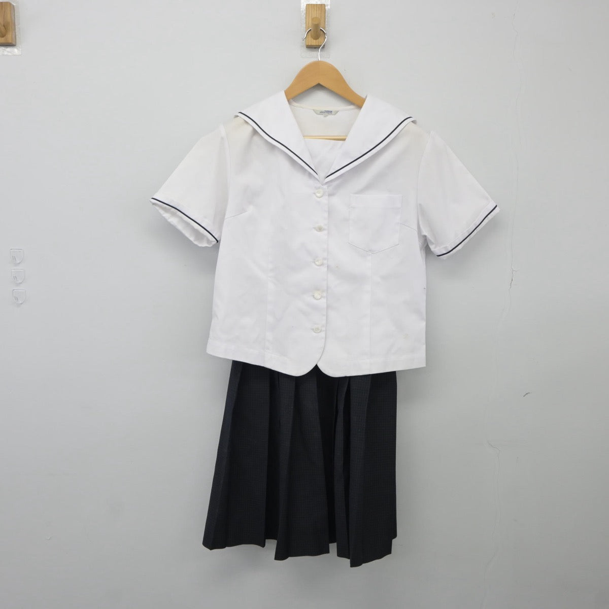 【中古】栃木県 日光明峰高等学校 女子制服 3点（セーラー服・セーラー服・スカート）sf025306