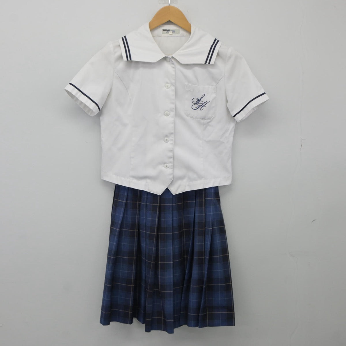 【中古】埼玉県 栄東中学校 女子制服 2点（セーラー服・スカート）sf025316