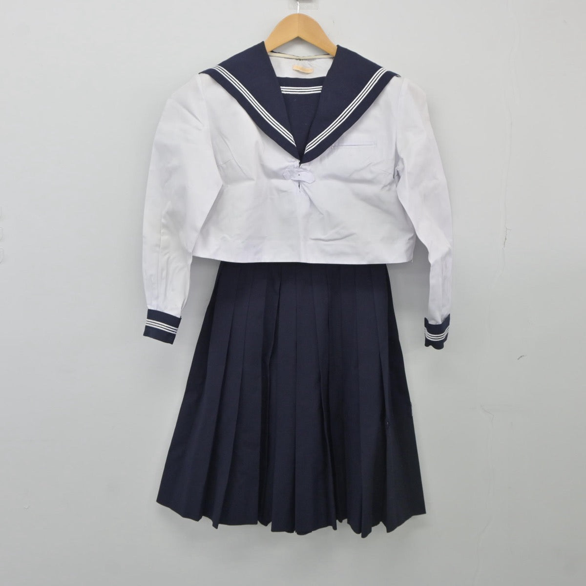 【中古】大阪府 金蘭会高等学校 女子制服 3点（セーラー服・シャツ・スカート）sf025321