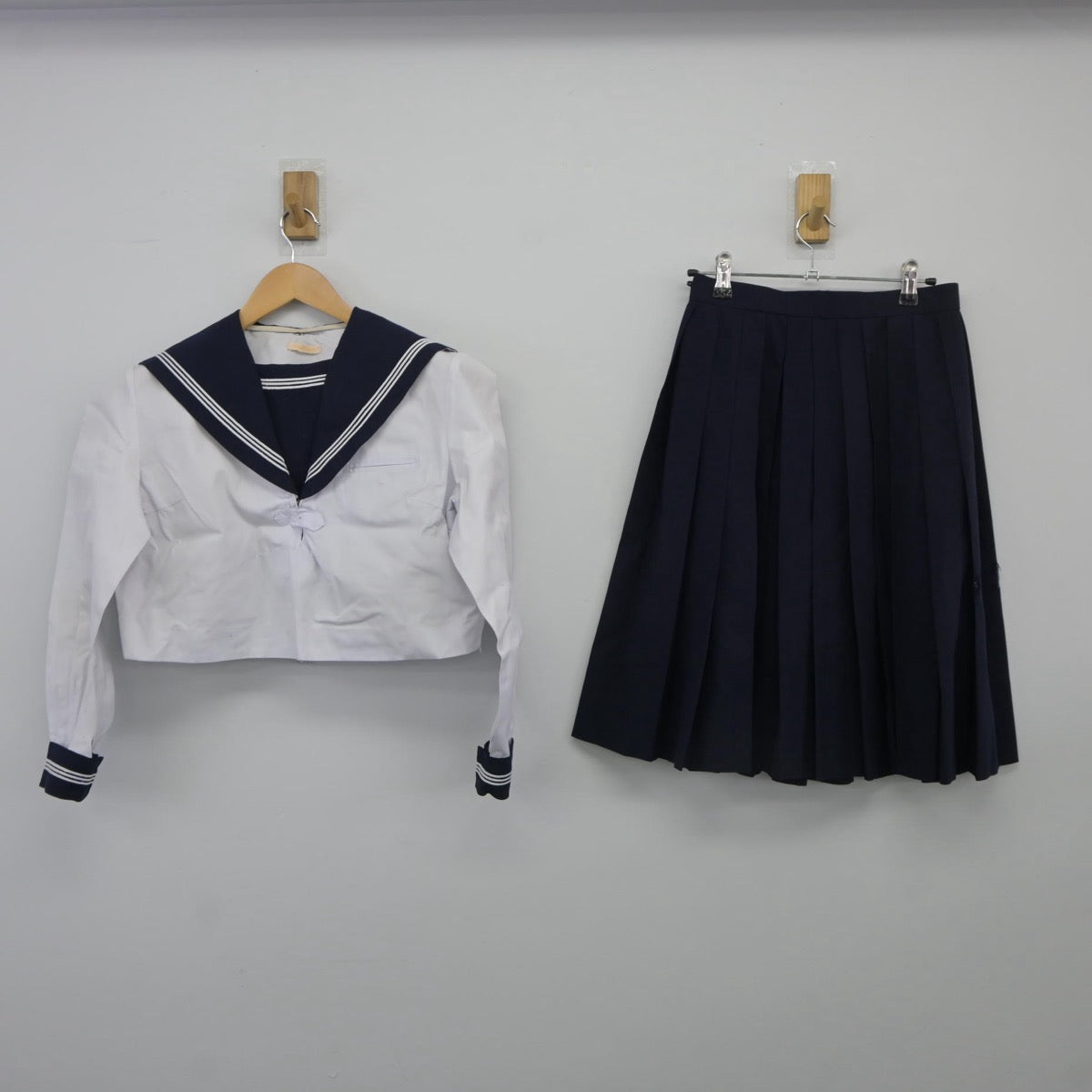 【中古】大阪府 金蘭会高等学校 女子制服 3点（セーラー服・シャツ・スカート）sf025321