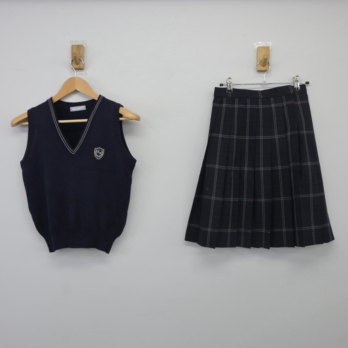 【中古】兵庫県 神戸鈴蘭台高等学校 女子制服 2点（ニットベスト・スカート）sf025327