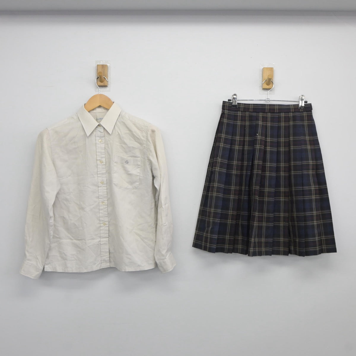 【中古】千葉県 佐倉東高等学校 女子制服 2点（シャツ・スカート）sf025341