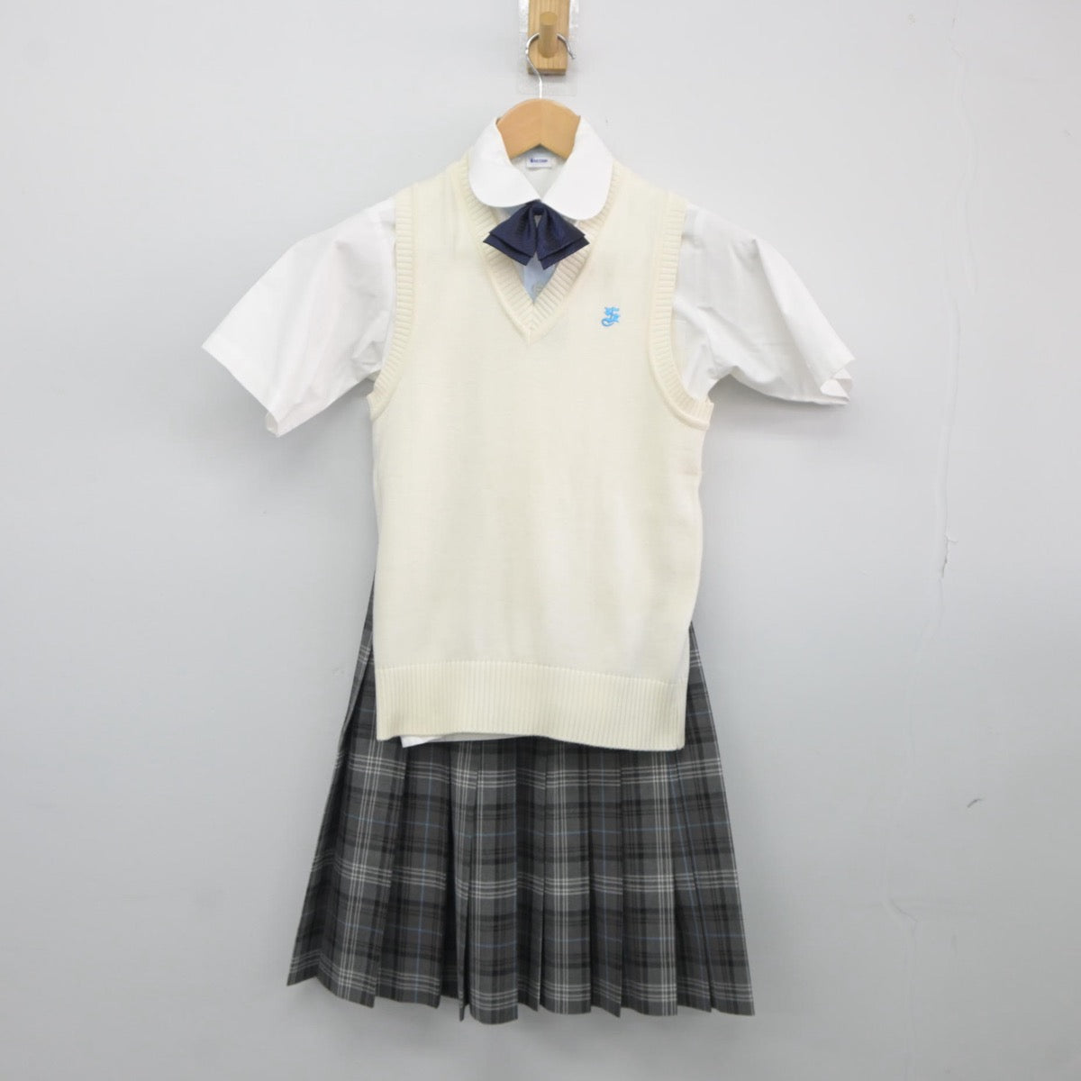 【中古】埼玉県 淑徳与野中学・高等学校 女子制服 4点（ニットベスト・シャツ・スカート）sf025365