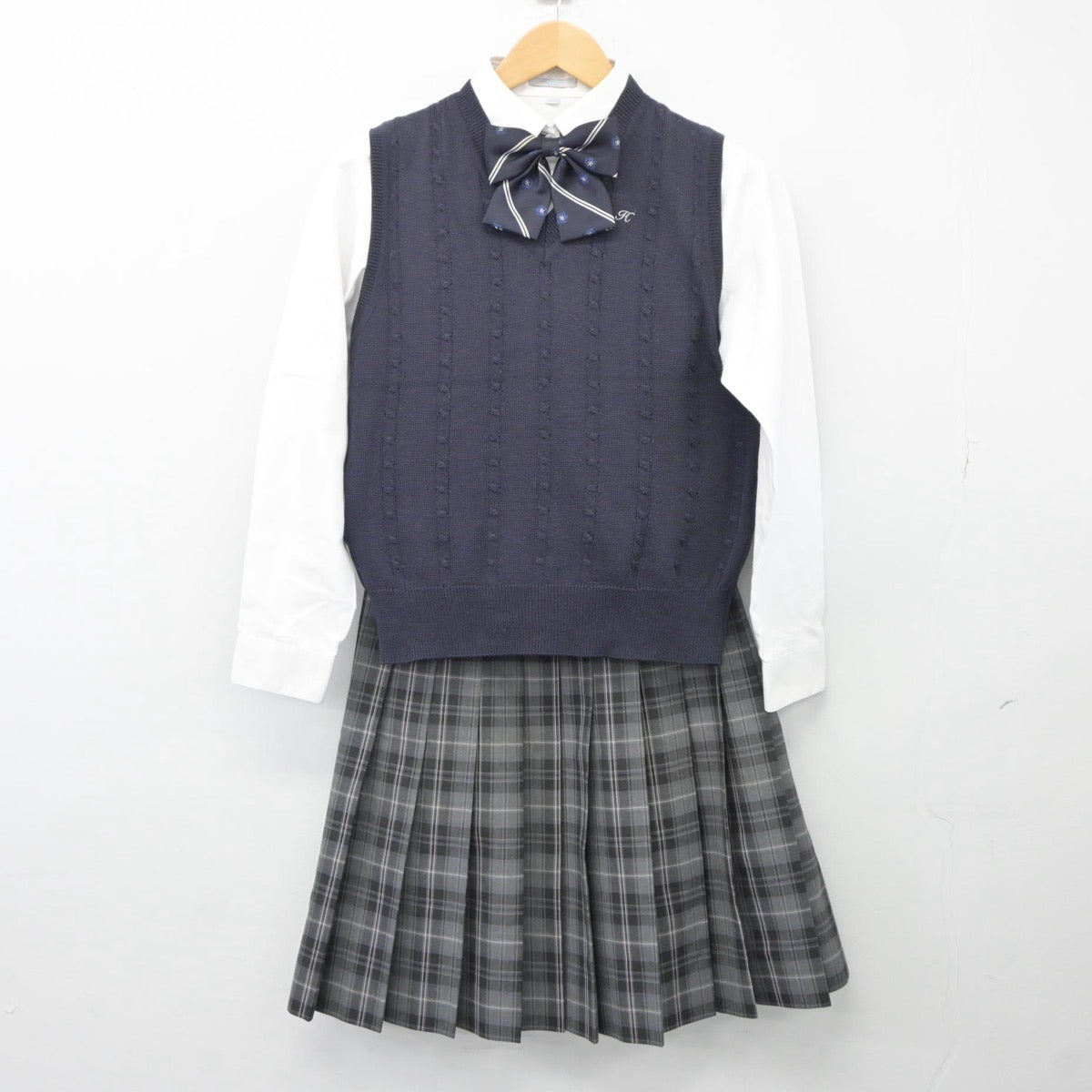 【中古】神奈川県 白鵬女子高等学校 女子制服 5点（シャツ・ニットベスト・スカート）sf025389