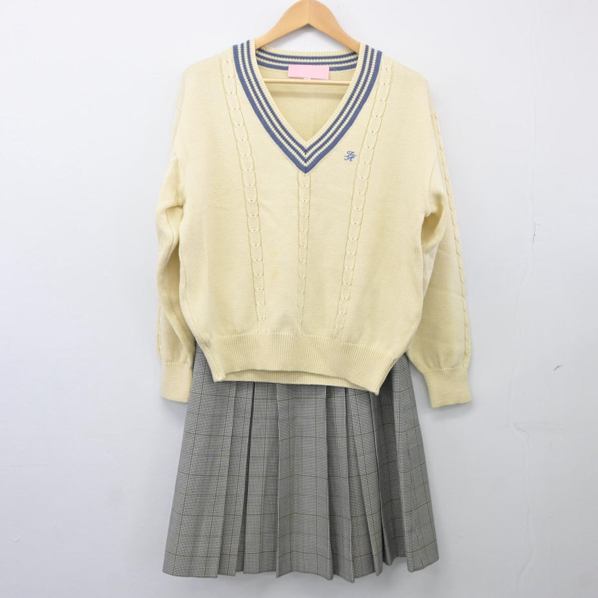 【中古】大阪府 登美丘高等学校 女子制服 2点（ニット・スカート）sf025417