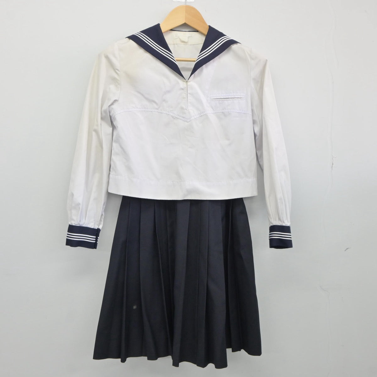 【中古】東京都 豊島岡女子学園高等学校 女子制服 2点（セーラー服・スカート）sf025436