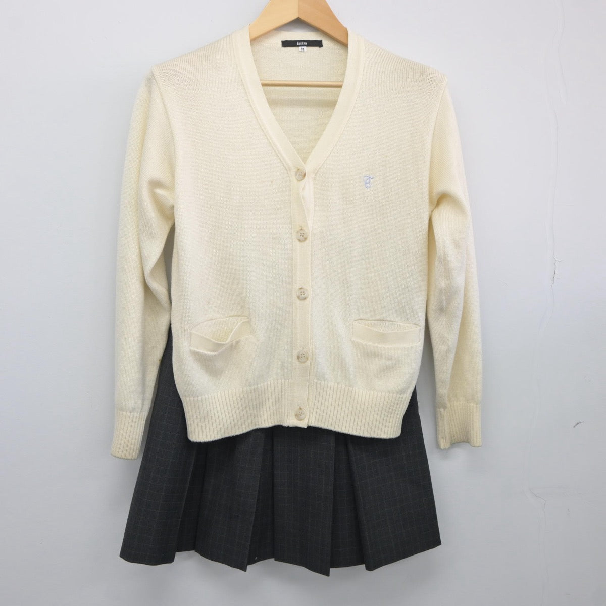 【中古】東京都 大成高等学校 女子制服 2点（ニット・スカート）sf025453