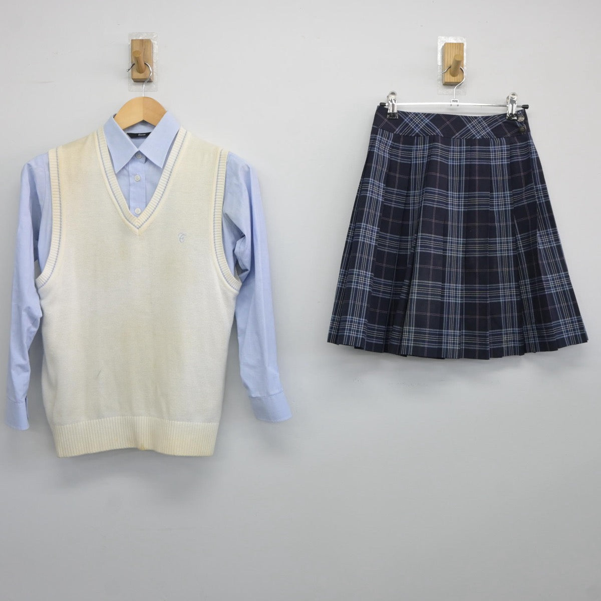 【中古】東京都 大成高等学校 女子制服 3点（ニットベスト・シャツ・スカート）sf025465