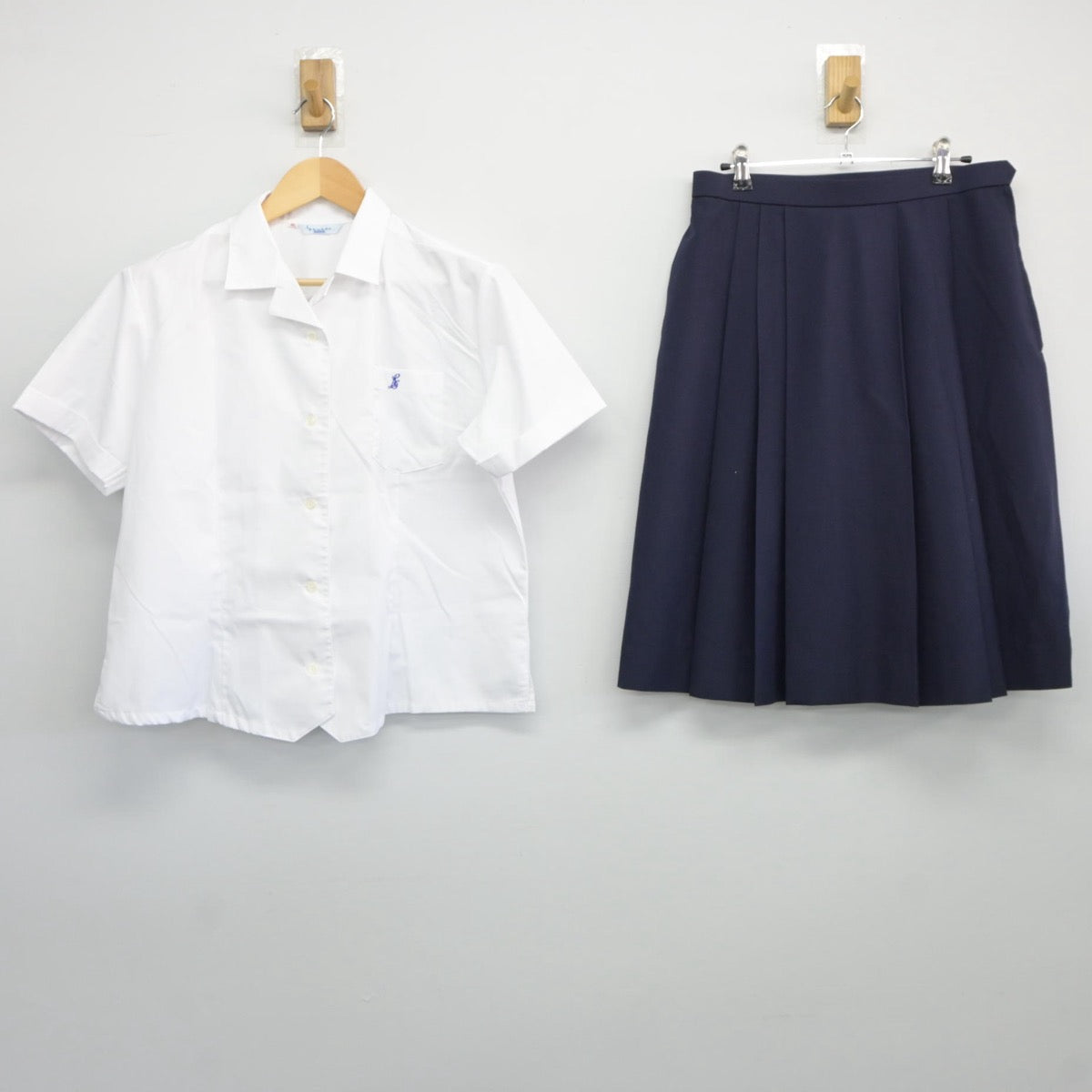 【中古】静岡県 静岡農業高等学校 女子制服 2点（シャツ・スカート）sf025470