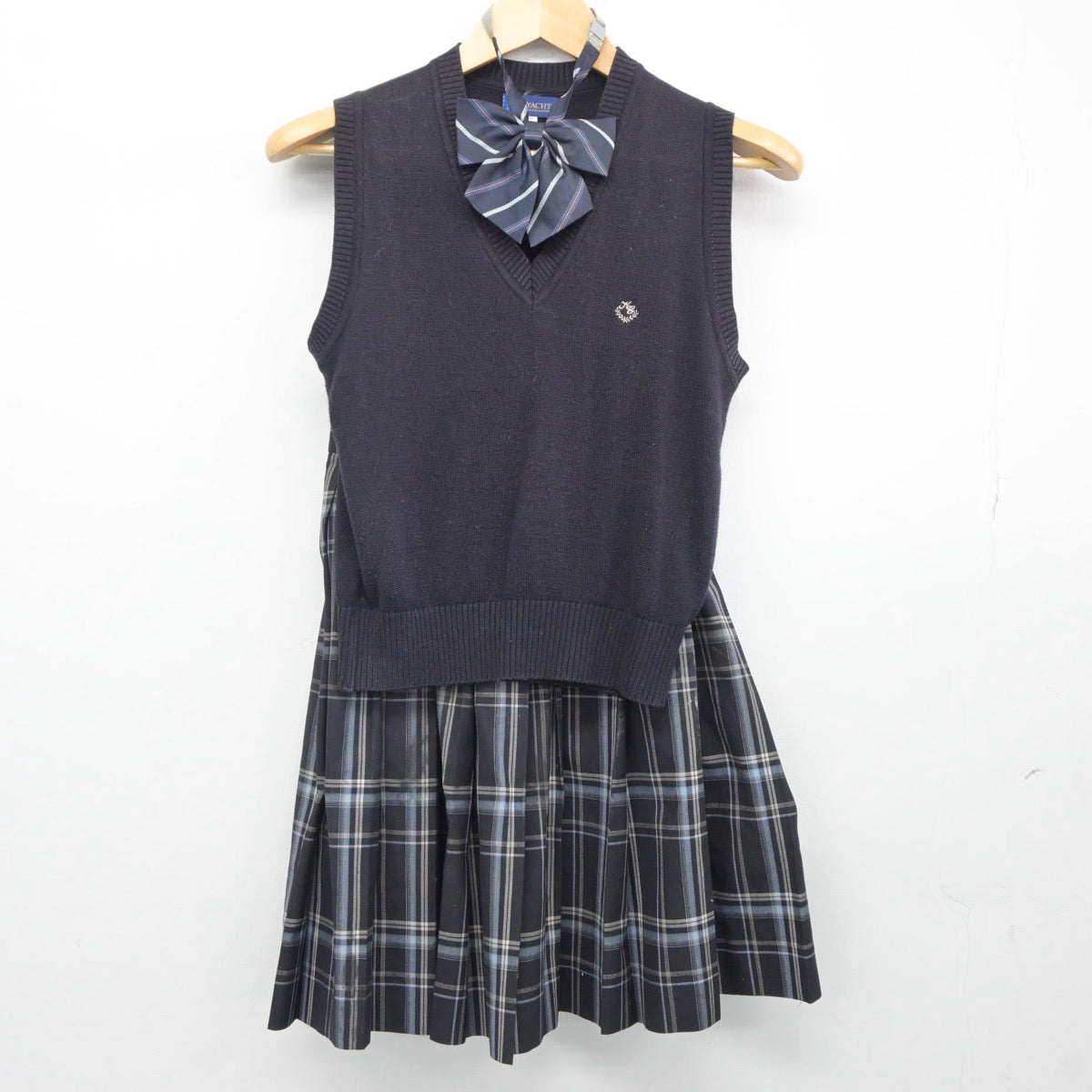 【中古】埼玉県 浦和麗明高等学校 女子制服 3点（ニットベスト・スカート）sf025474