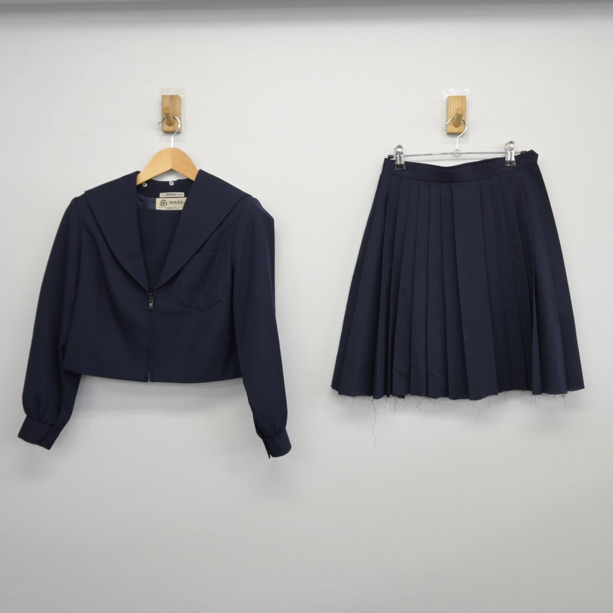 【中古】愛知県 大曽根中学校 女子制服 2点（セーラー服・スカート）sf025478