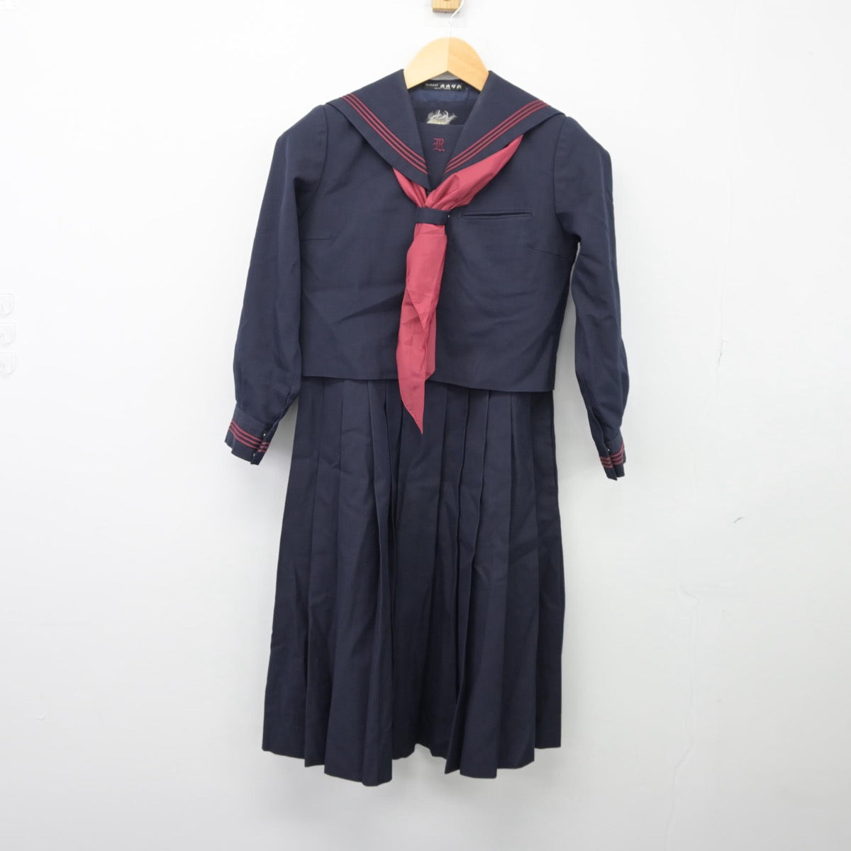 【中古】東京都 墨田区立両国中学校 女子制服 3点（セーラー服・ジャンパースカート）sf025491