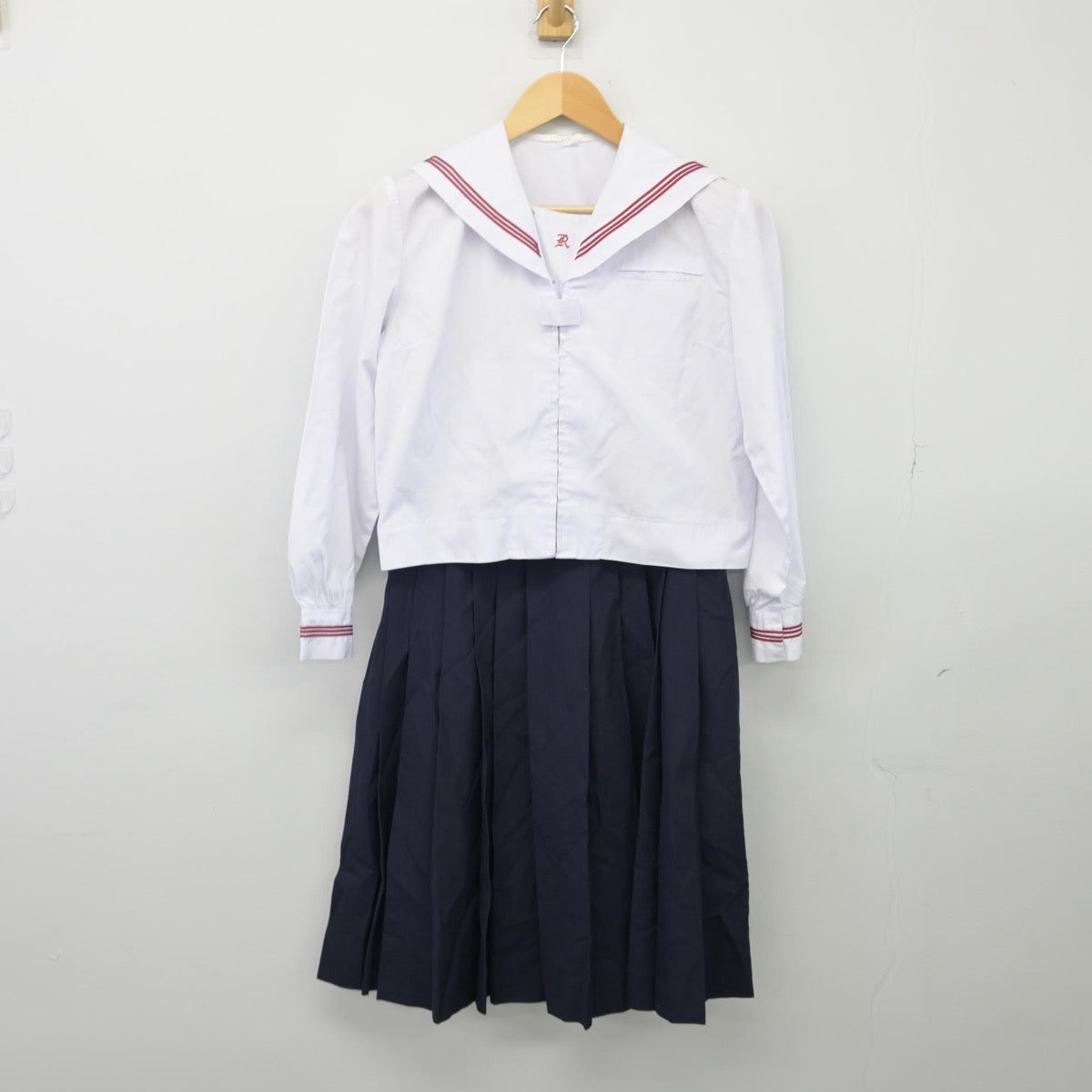 【中古】東京都 墨田区立両国中学校 女子制服 3点（セーラー服・セーラー服・スカート）sf025493