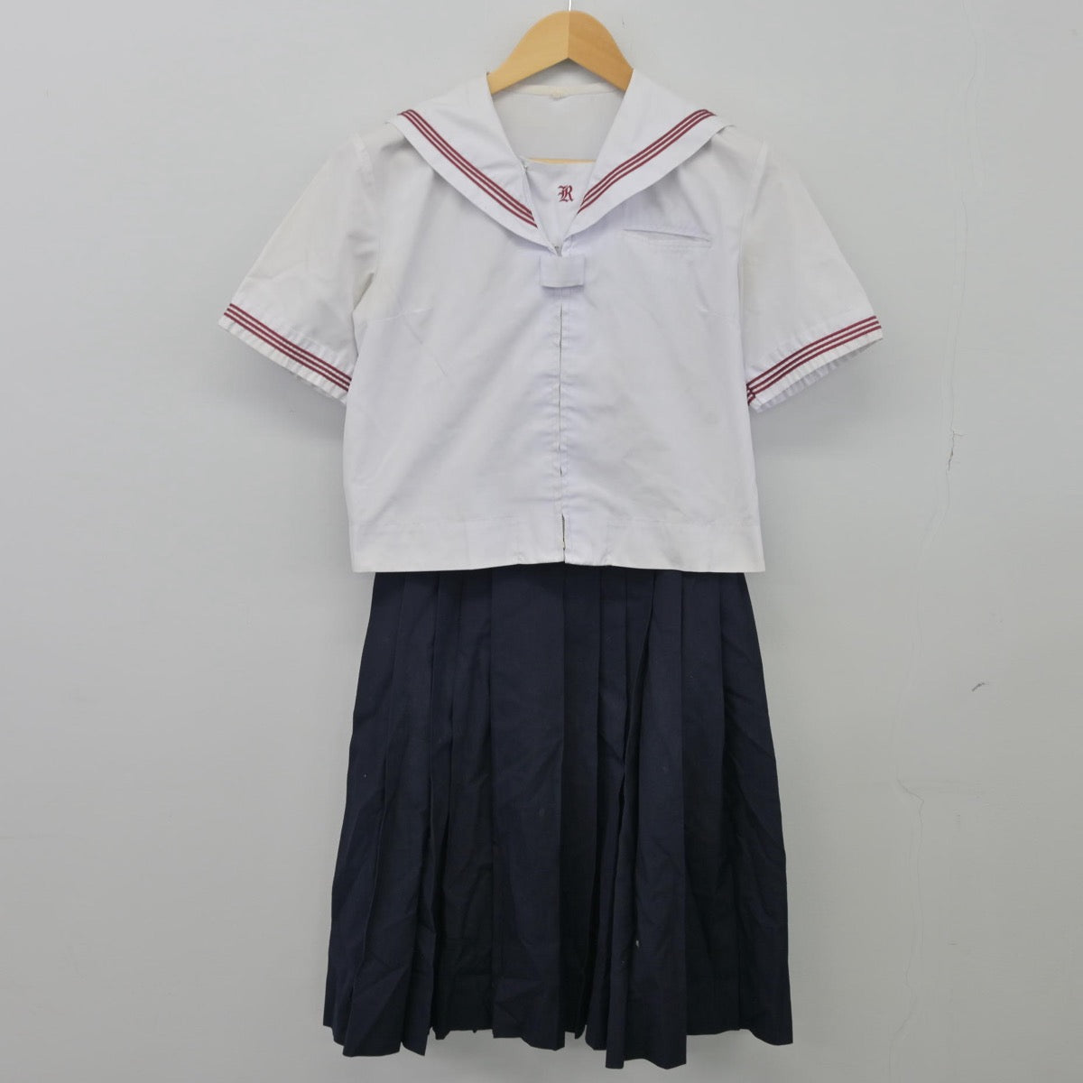 【中古】東京都 墨田区立両国中学校 女子制服 3点（セーラー服・セーラー服・スカート）sf025494