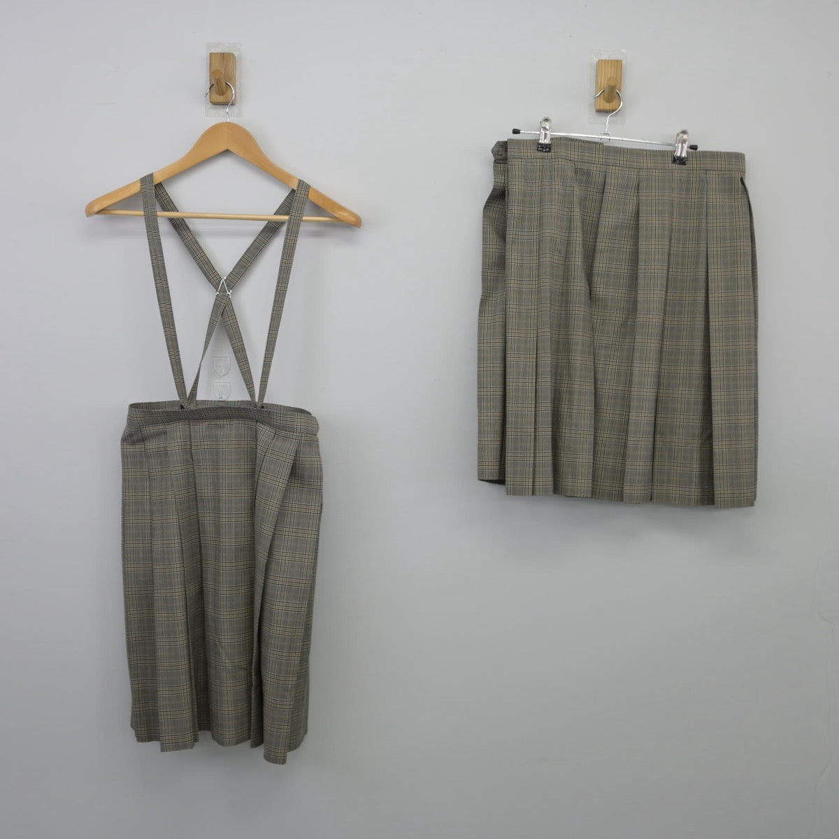 【中古】神奈川県 日吉台中学校 女子制服 2点（スカート・スカート）sf025501