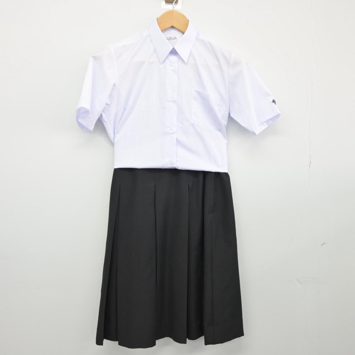 【中古】群馬県 伊勢崎商業高等学校 女子制服 2点（シャツ・スカート）sf025529