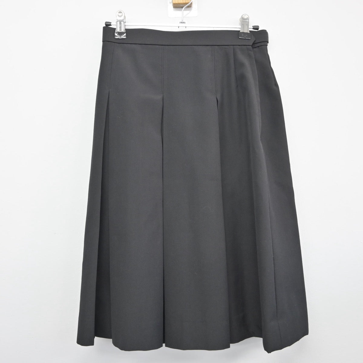 【中古】群馬県 伊勢崎商業高等学校 女子制服 2点（シャツ・スカート）sf025529