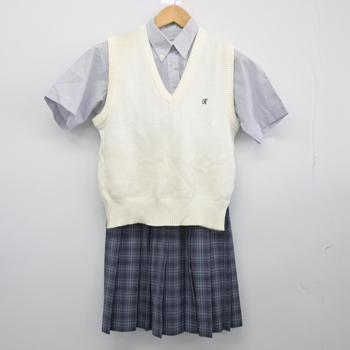 【中古】千葉県 日本体育大学柏高等学校 女子制服 3点（シャツ・ニットベスト・スカート）sf025548