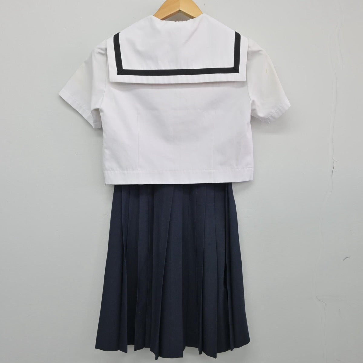 【中古】愛知県 名古屋西高等学校 女子制服 4点（セーラー服・スカート）sf025552