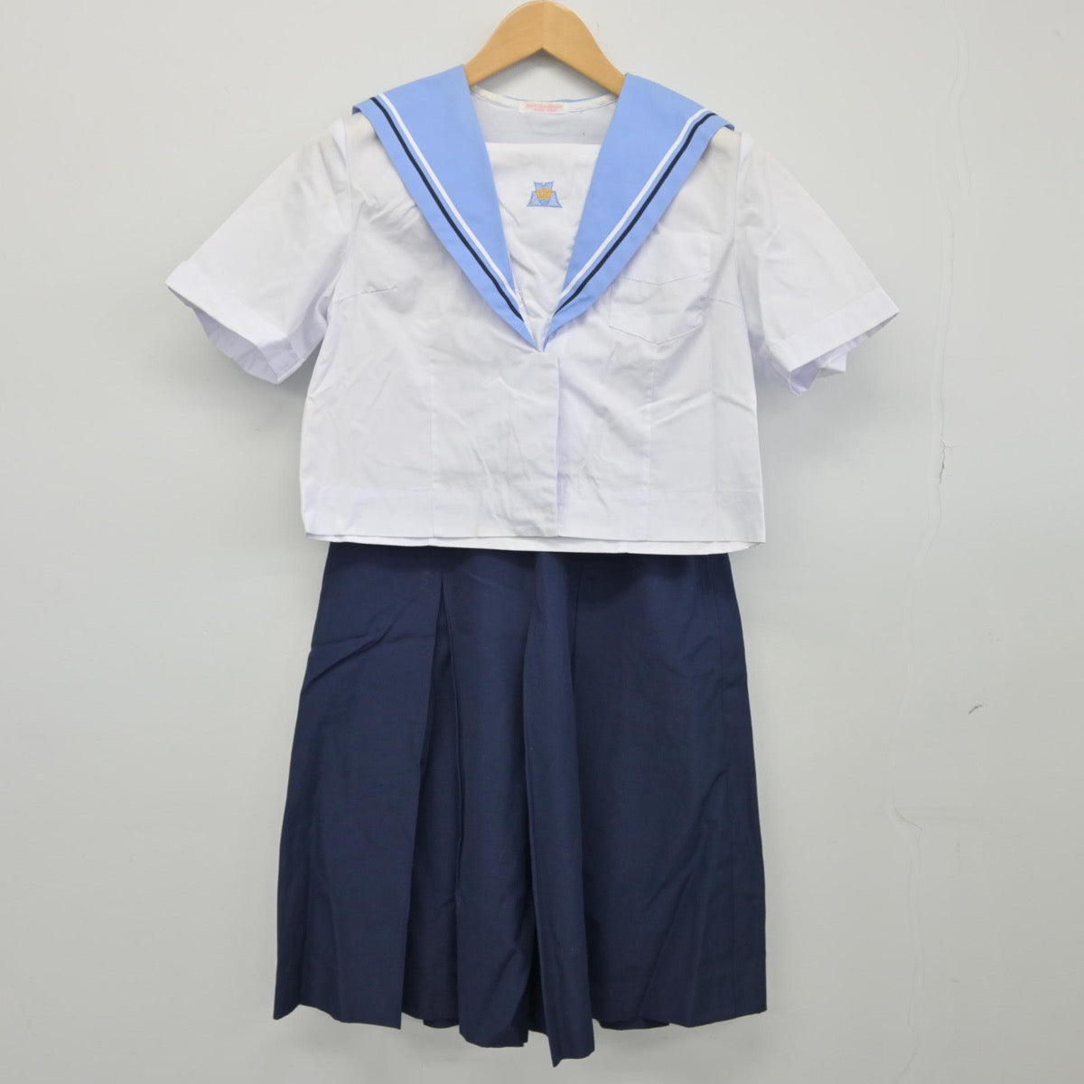 【中古】千葉県 貝塚中学校 女子制服 2点（セーラー服・スカート）sf025570