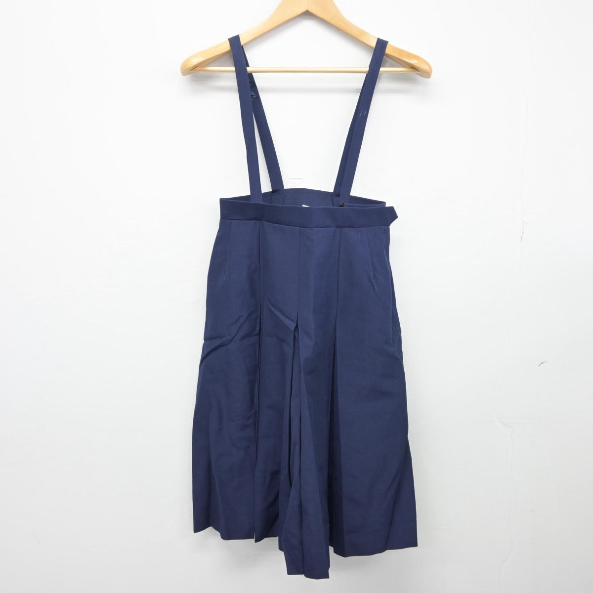 【中古】千葉県 貝塚中学校 女子制服 2点（セーラー服・スカート）sf025570