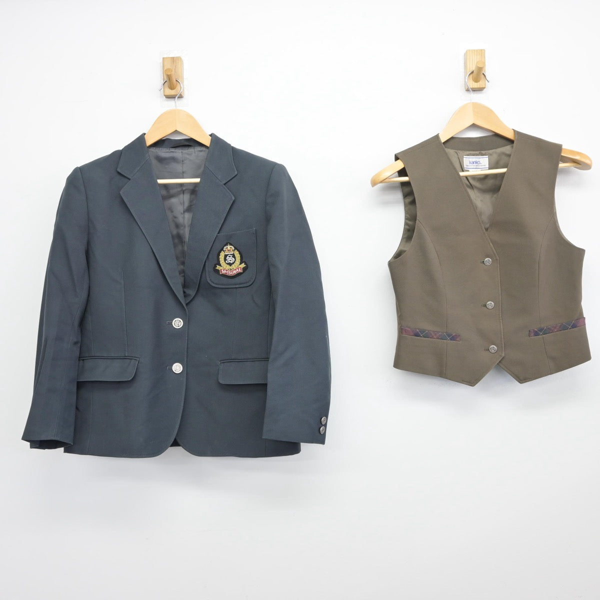 【中古】北海道 札苗中学校 女子制服 3点（ブレザー・ベスト・スカート）sf025581