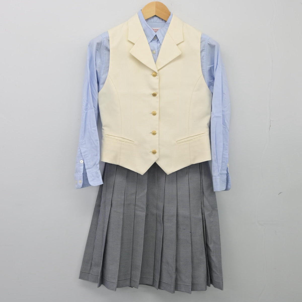 【中古】神奈川県 聖セシリア女子高等学校 女子制服 4点（ベスト・シャツ・スカート）sf025633