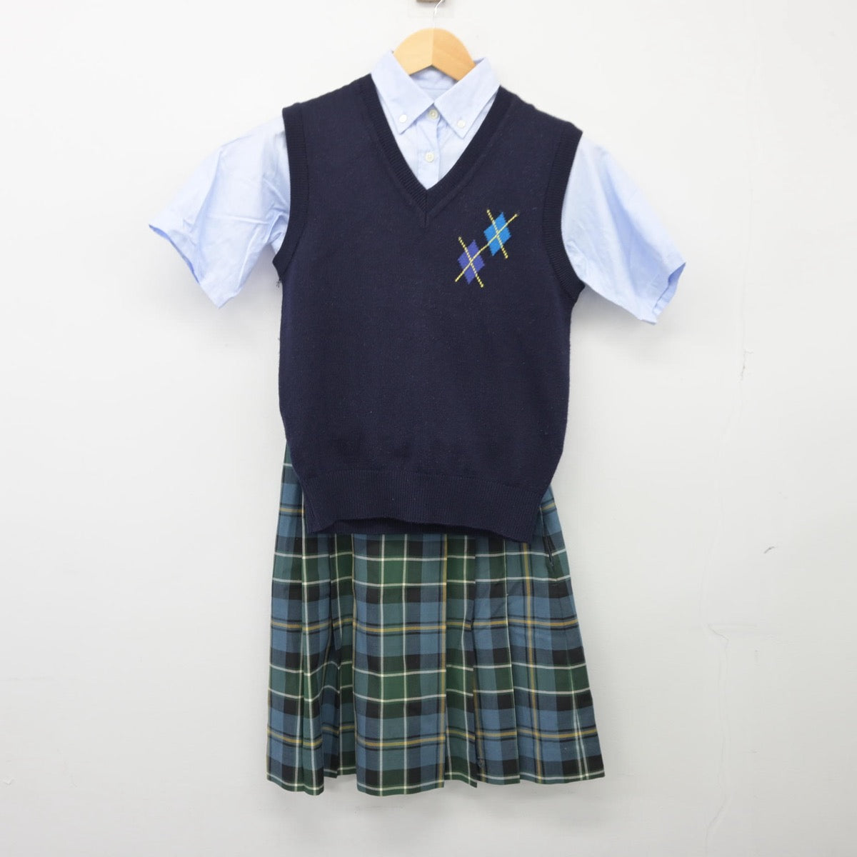 【中古】神奈川県 聖セシリア女子高等学校 女子制服 4点（ニットベスト・シャツ・スカート）sf025634