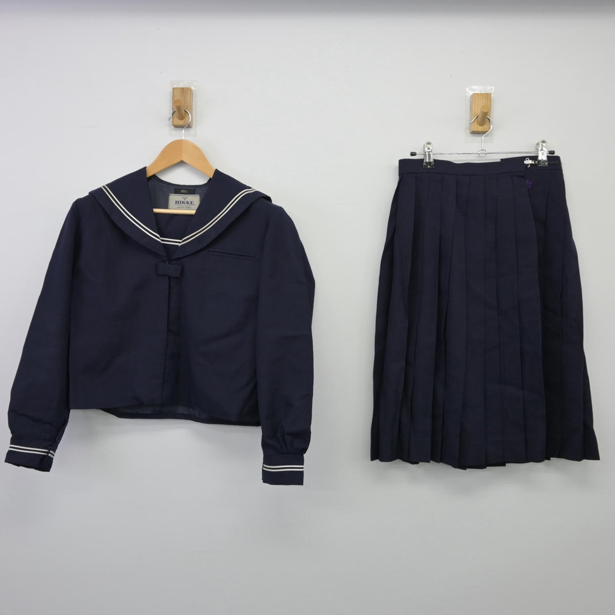 【中古】福井県 藤島高等学校 女子制服 2点（セーラー服・スカート）sf025639