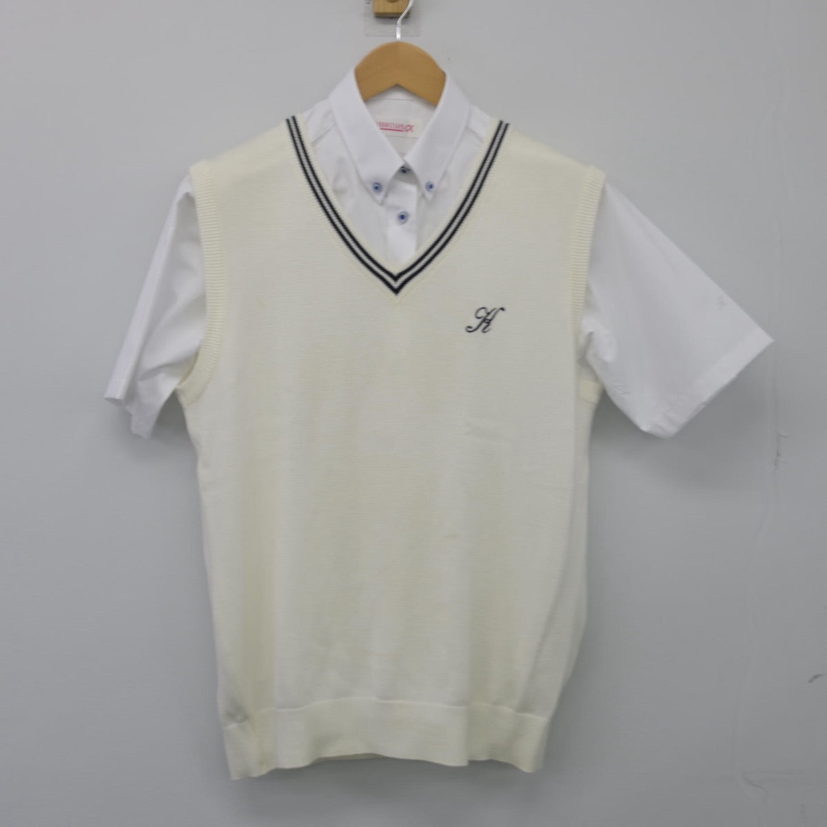 【中古】大阪府 近畿大学附属高等学校 女子制服 2点（ニットベスト・シャツ）sf025648