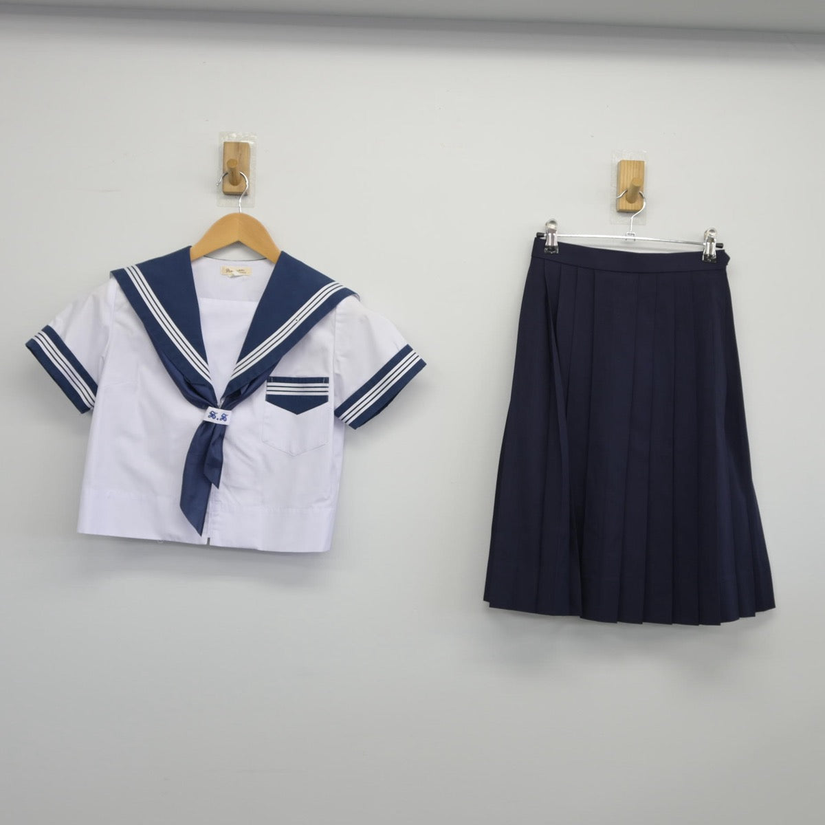 【中古】大阪府 大阪成蹊女子高等学校 女子制服 3点（セーラー服・スカート）sf025658