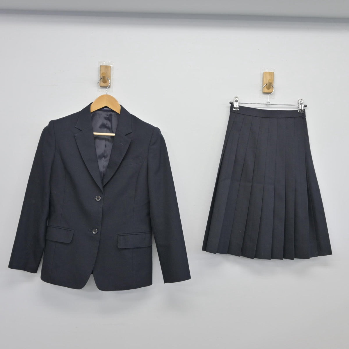 【中古】神奈川県 桐蔭学園高等学校 女子制服 3点（ブレザー・スカート）sf025663