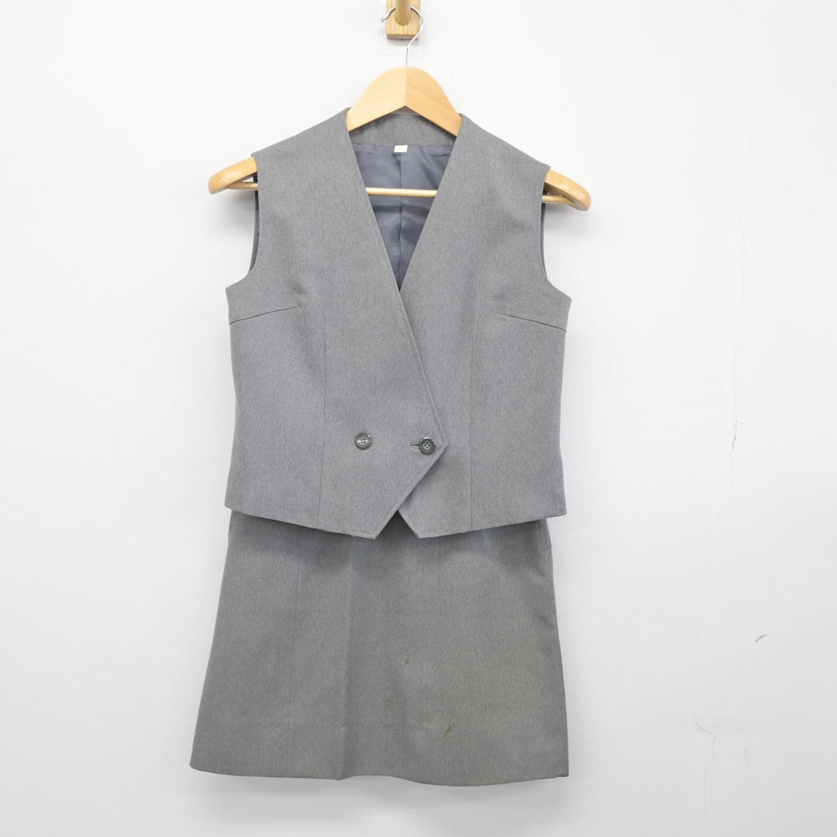 【中古】東京都 慶應義塾女子高等学校 女子制服 2点（ベスト・スカート）sf025670