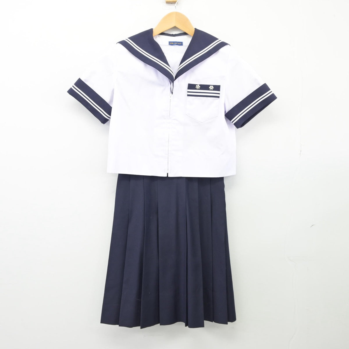 【中古】山梨県 春日居中学校 女子制服 3点（セーラー服・スカート）sf025704