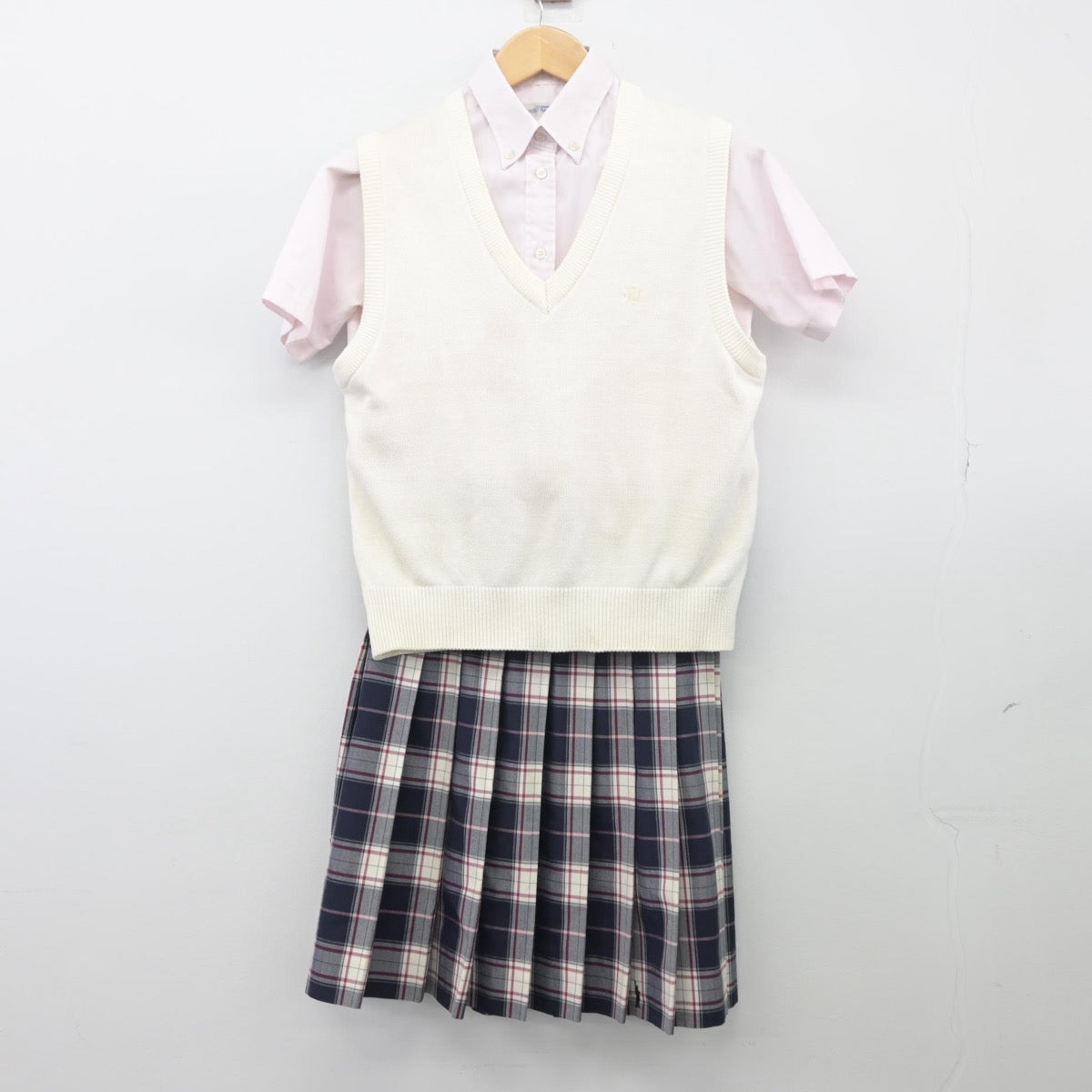 【中古】福岡県 福岡大学附属若葉高等学校 女子制服 3点（シャツ・ニットベスト・スカート）sf025706