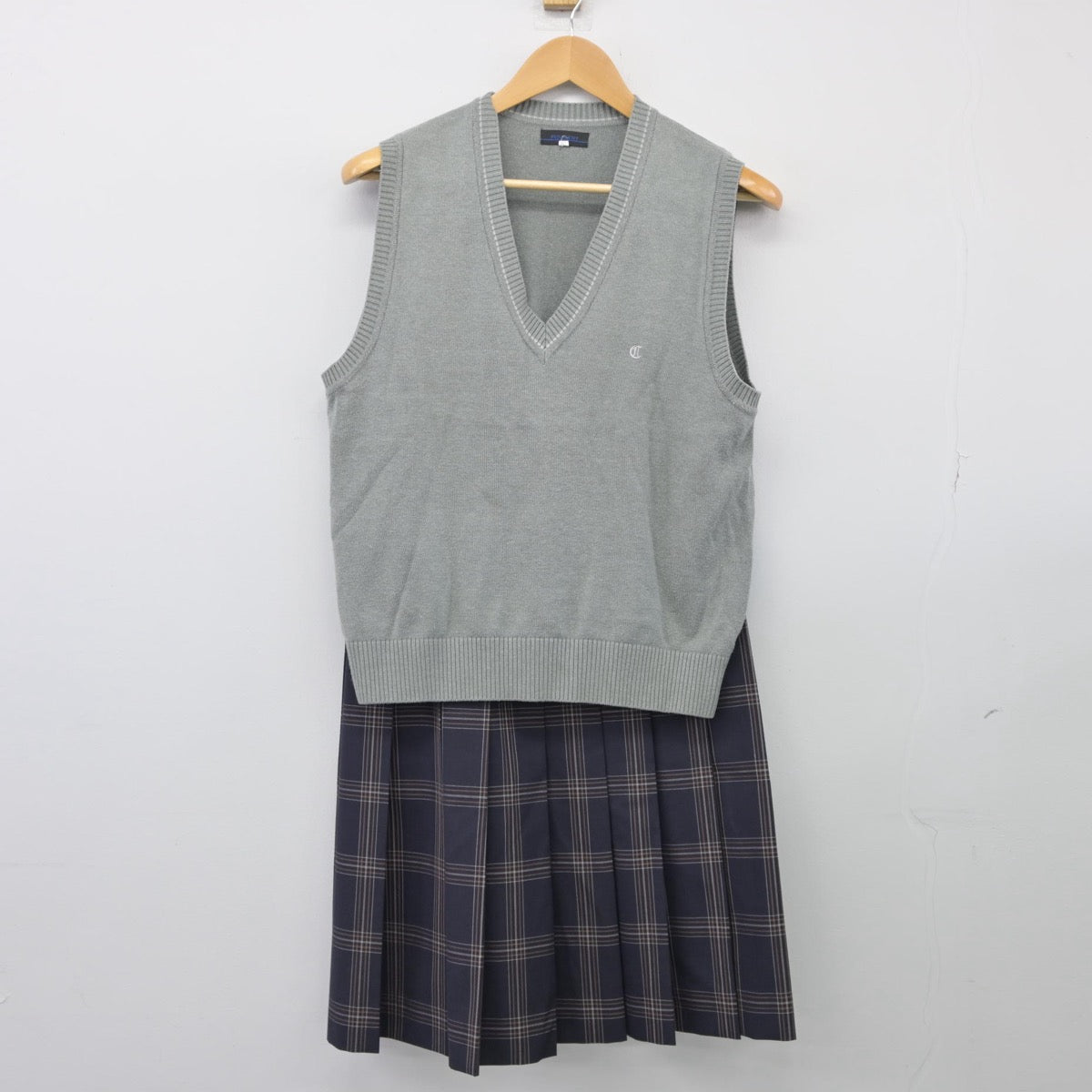 【中古】埼玉県 所沢中央高等学校 女子制服 2点（ニットベスト・スカート）sf025711